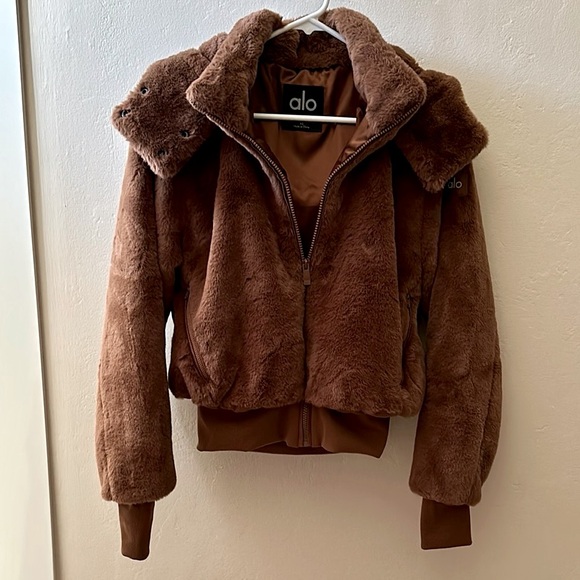 Alo Yoga faux fur jacket - Picture 7 of 7